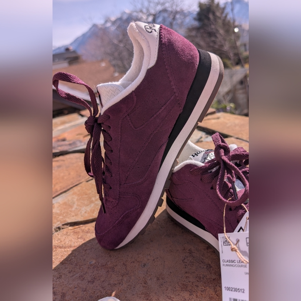 Unisex Men's size 7, Women's Size 8.5 Reebok Purple Shoes Like New